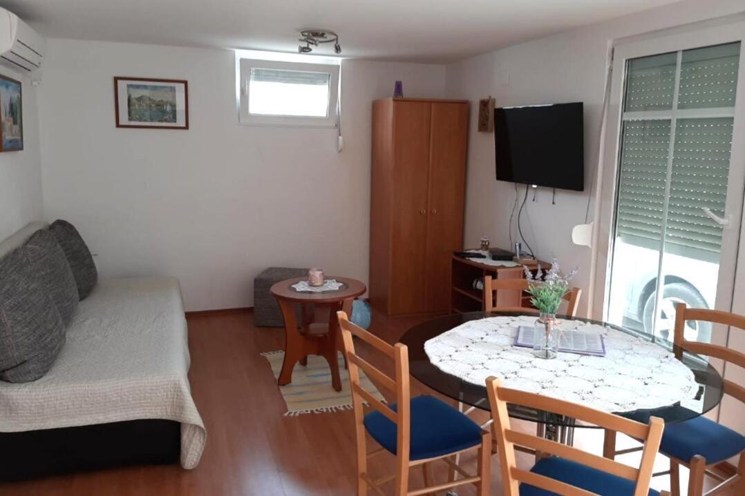 Apartments With A Parking Space Cizici, Krk - 15415 Malinska Εξωτερικό φωτογραφία